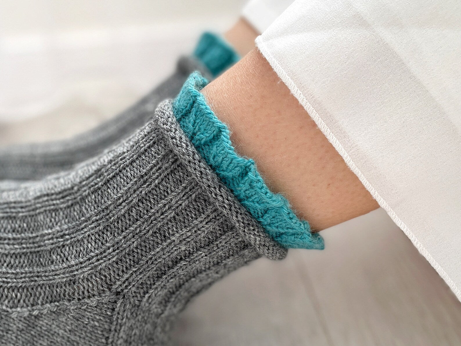 Knitted Ruffle Socks Pattern Comfy Ruffled Socks Knitting Pattern – LetKnit